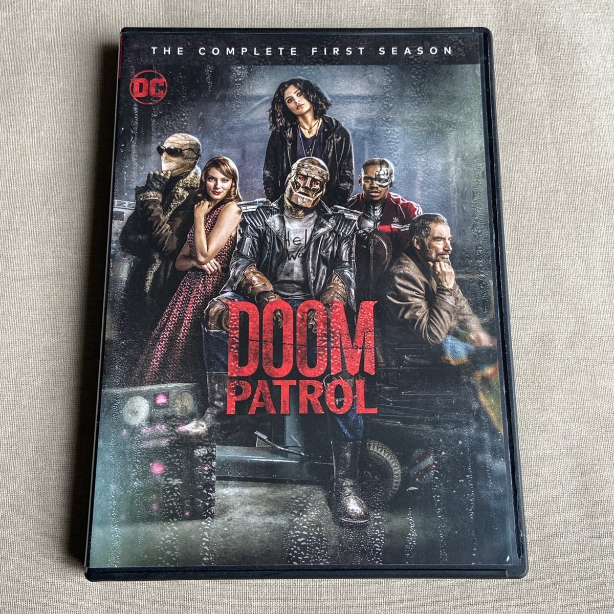 Doom Patrol: Complete First Season 1 (DVD 3-Disc Set + Slipcover