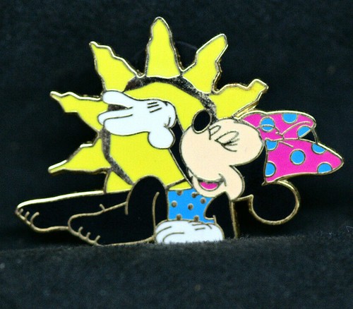 Disney 2004 Lanyard Pin Series Minnie Mouse Laying In The Sun Pin #25464