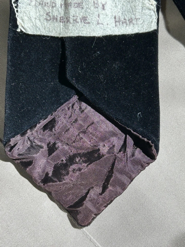 Rare Vintage 1970s Handmade Black Velvet Designer Neck Tie Signed Sherrie L Hart - Image 3 of 4