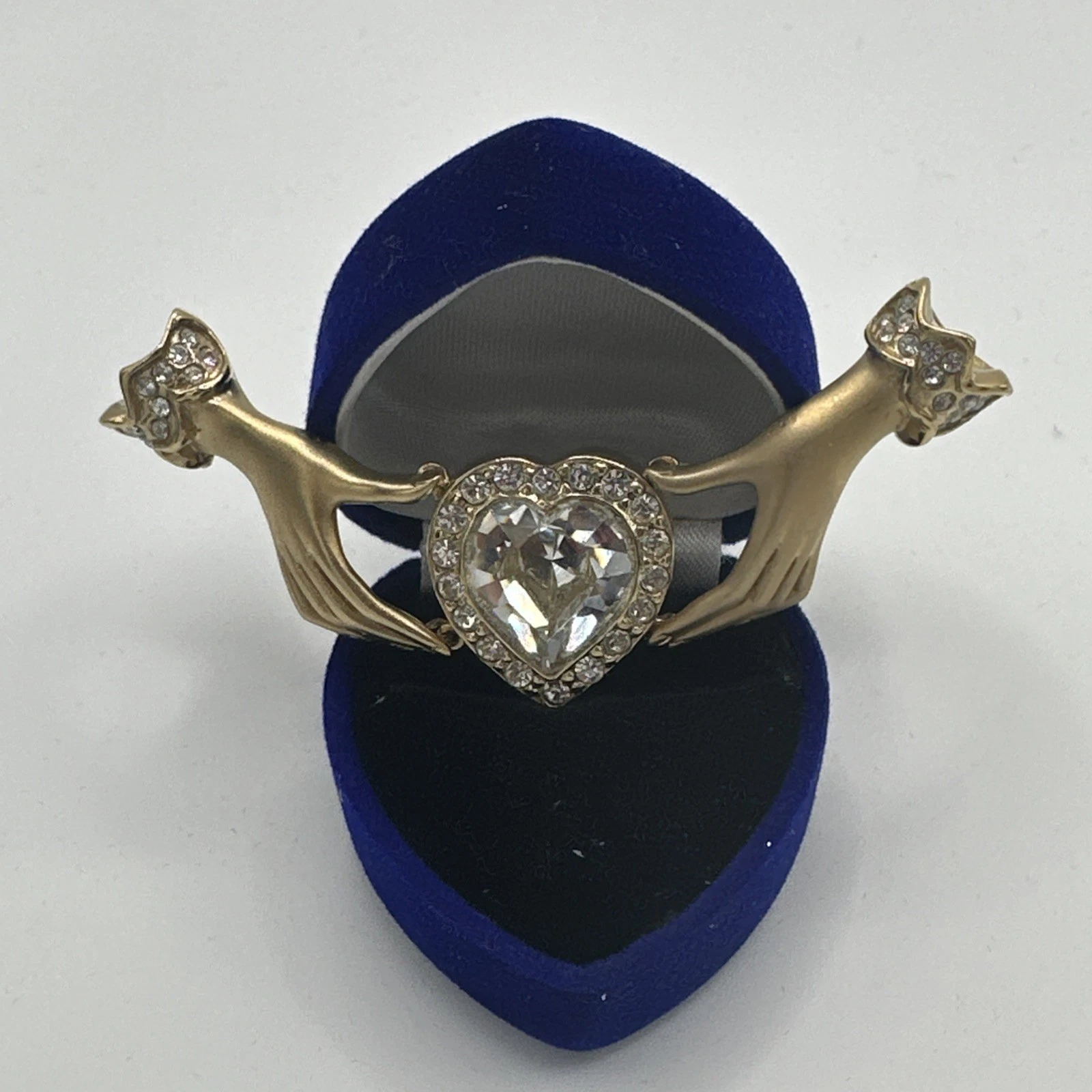 Bijoux Fantaisie Pendentif Mains Et Cœur Doré Avec Strass ( Sans La Boîte)