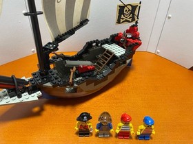 LEGO 6268 Renegade Runner Pirate Ship Set