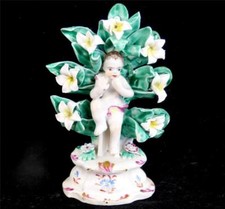 N599 ANTIQUE 18TH CENTURY BOW OR CHELSEA PORCELAIN PUTTI BEFORE BROCAGE a