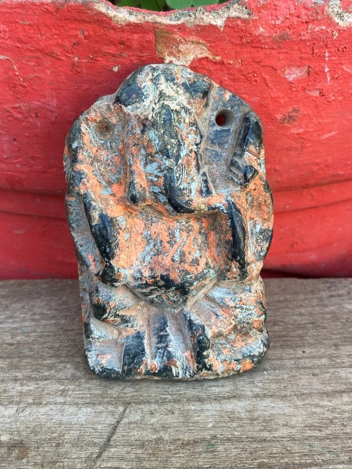 Antigua estatua escultura hindú Ganesha tallada a mano de piedra negra de 1700 Foto 2 de 4