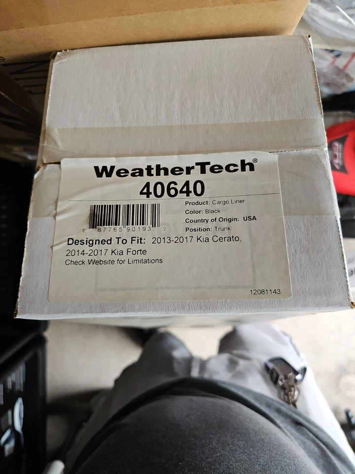 Alfombrilla de maletero WeatherTech forro de carga nueva en caja para Kia Forte sedán - 2014-2018 - negra Foto 2 de 2