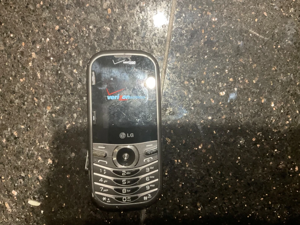 LG Cosmos 3 Gray (Verizon) 3G Slider Qwerty Keyboard Cell Phone - Image 3 of 4