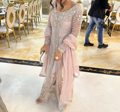 blush pink asian dress Rani, our blush pink kamdani outfit perfect for the modern South Asian woman which is a luxurious and elegant choice for any special occasion, combining the beauty of intricate embroidery with the