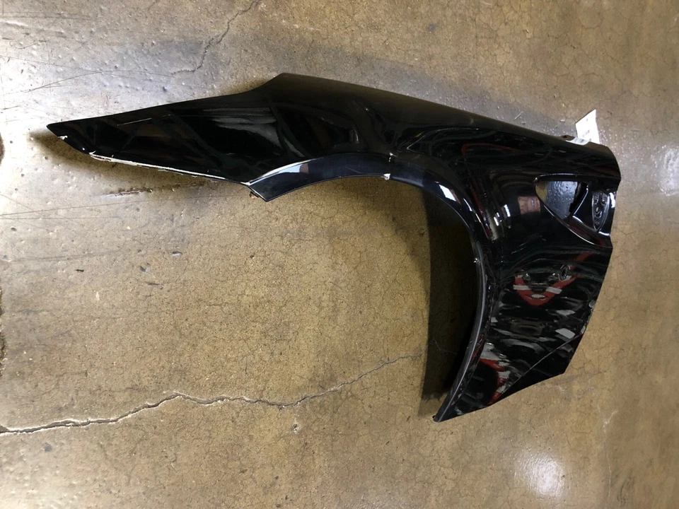 Ferrari FF, LH, izquierda, guardabarros con opción de insignia, Dmg, usado, P/N 83277111 Foto 3 de 4