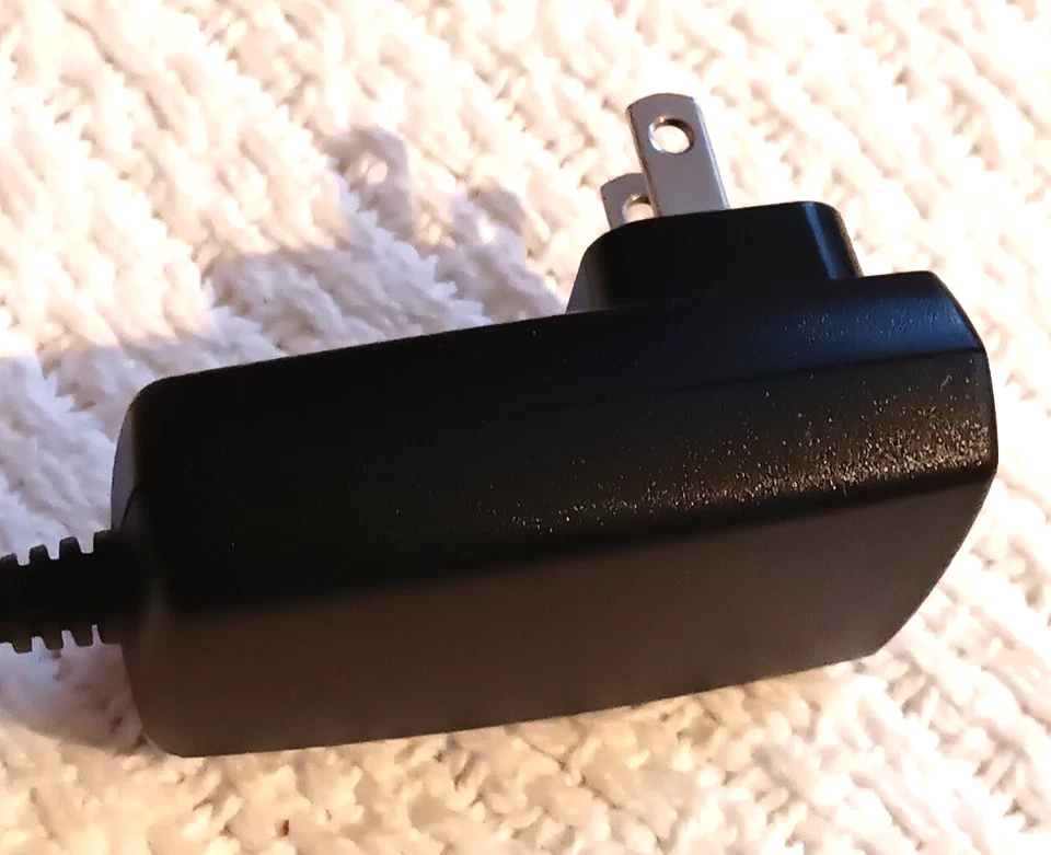 Sony Ericsson CST-13 зарядное устройство адаптер шнур питания 240V 450mA 4.9V 80 Гц #1127251 - Изображение 3 из 4