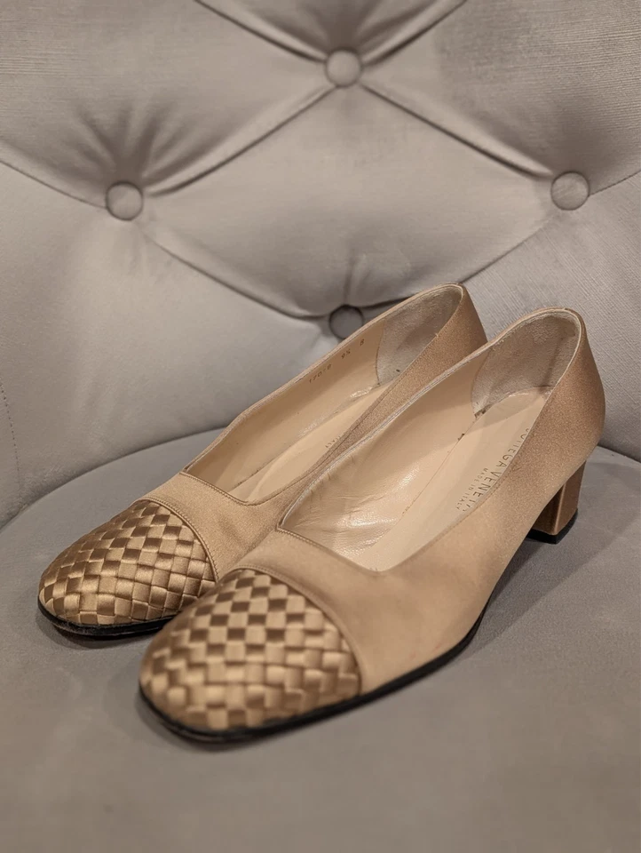 Zapatos de salón Bottega Veneta VINTAGE Intrecciato punta cuadrada cuero satinado beige EE. UU. 9,5 Foto 2 de 4
