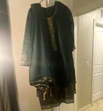 Women&rsquo;s Green Chiffon Salwar Kameez Suit with Gold Trim, One Size size 44