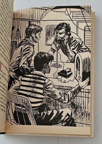 LIBRO ALFRED HITCHCOK 3 INVESTIGADORES Misterio En El Castillo Del Terror - Imagen 11 de 11