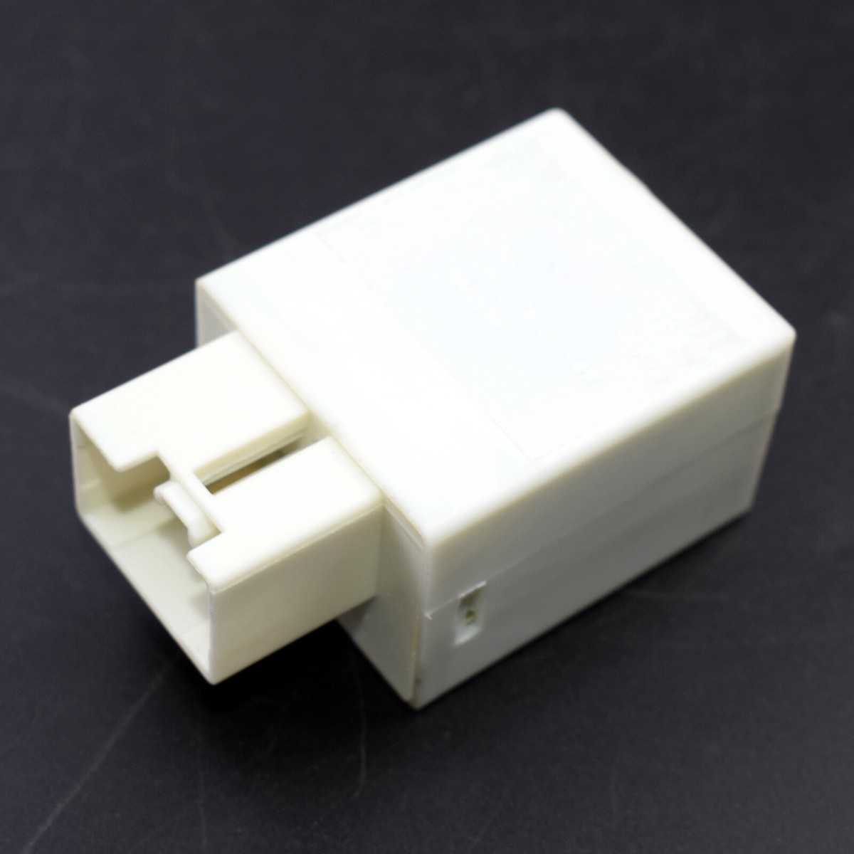 Automotive Flasher Relay for 2003-2005 Mazda 6 2004-06 MPV