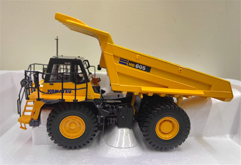 for Universal Hobbies for Komatsu HD605 Dump truck 1/50