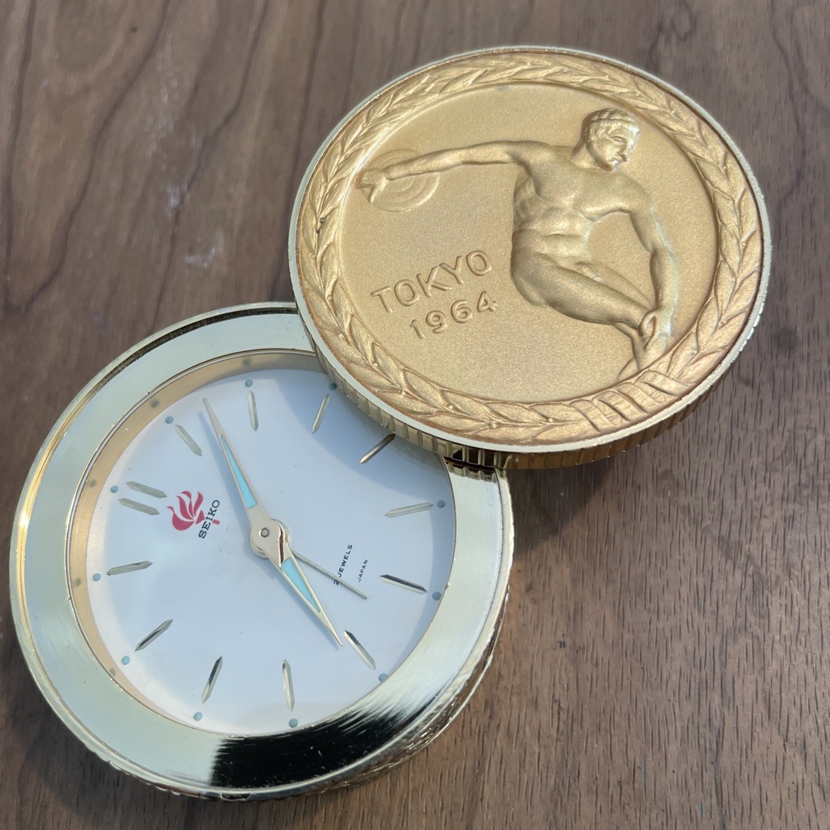 SEIKO東京オリンピック1964年製メダル型置時計 1964 OLYMPIC GAMES TOKYO ALARM CLOCK FOR VIP MADE BY SEIKO VINTAGE