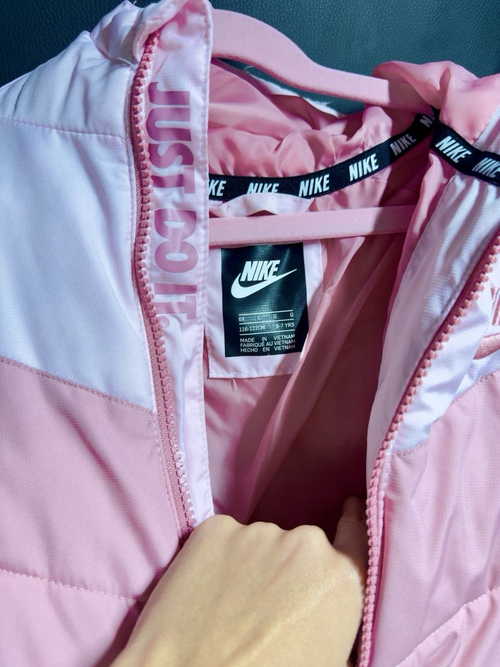 Jaqueta Nike Kids Rosa Tamanho 6–7 YRS-Casaco de Inverno Meninas-Just Do It-Excelente - Imagem 2 de 3