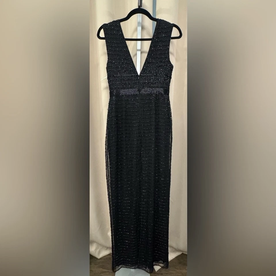 Mac Duggal 黑色串珠帽袖 V 领柱式礼服 — 第 4/4 张图片