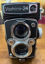 Yashica Yashica-24 TLR Twin Lens Reflex Camera, Black, 220 Film Format