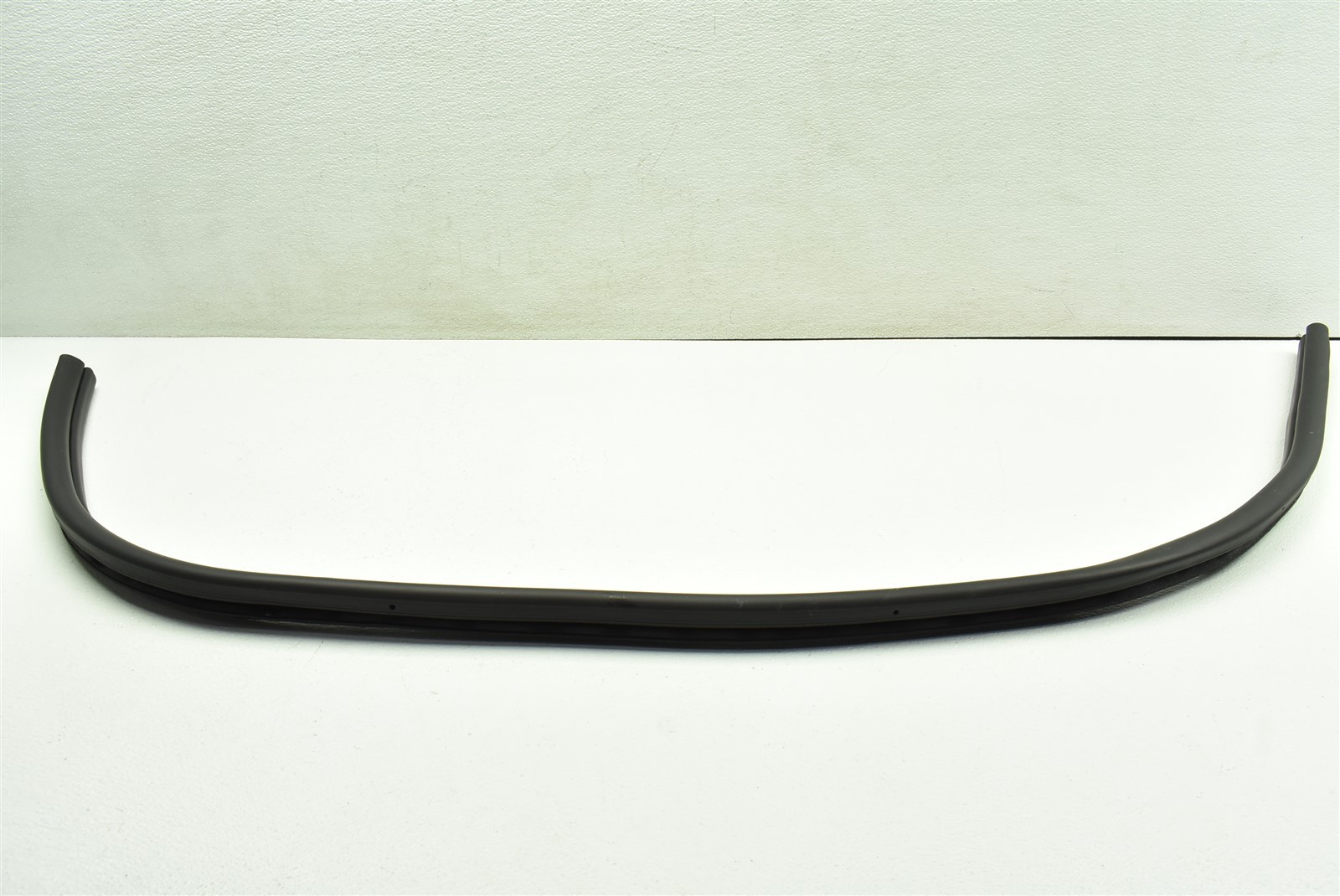 2010 Ferrari California Rear Right Side Door Seal Rubber 069877700 
