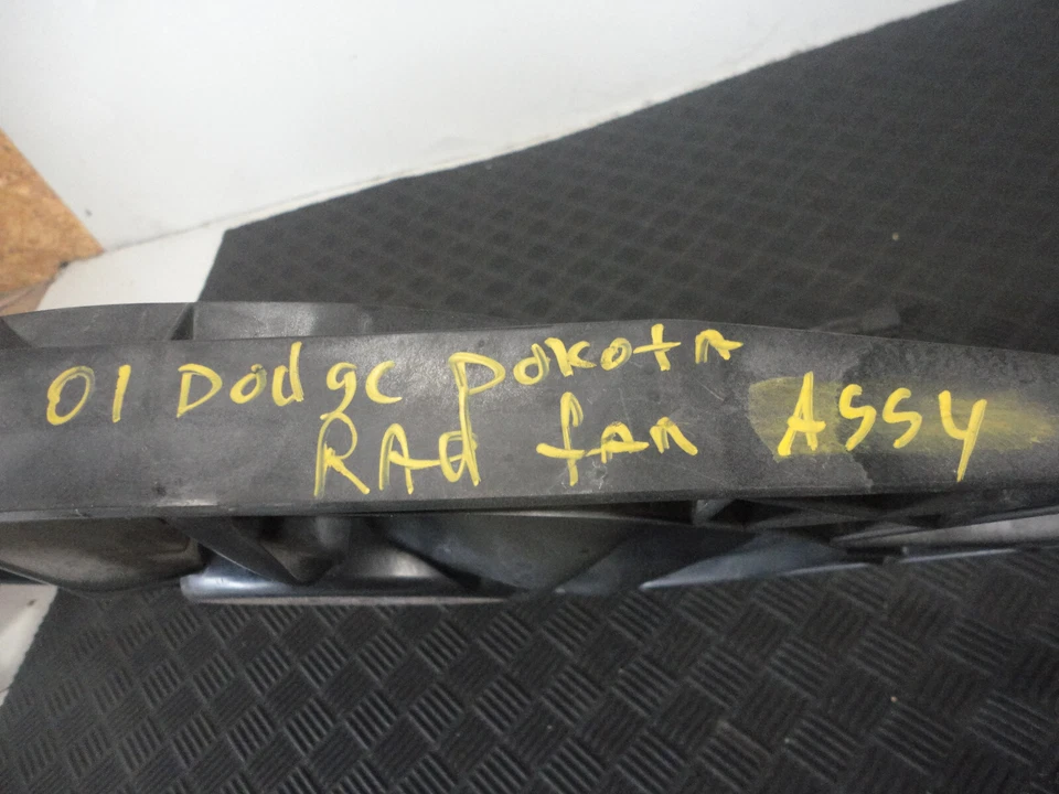 2001 DODGE DAKOTA SLT QUAD CAB 4,7 Л A/T РАДИАТОР ОХЛАЖДЕНИЯ ВЕНТИЛЯТОР В СБОРЕ 52030033AB - Изображение 2 из 4