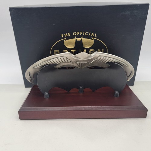 DC Direct, The Official Batman Batarang. CIB W/Certificate Of Authenticity - Picture 7 of 11
