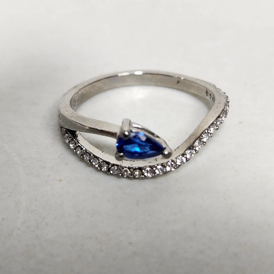 Anillo de topacio azul Londres de 0,25 quilates de acero inoxidable con pavé de diamantes-talla 5 Foto 2 de 4