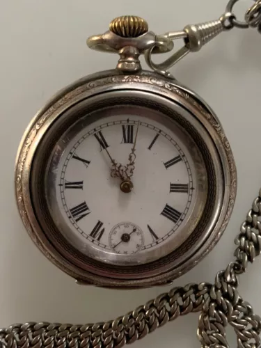 Silber Schweizer Taschenuhr IWC, Handaufzug mit verziertem Gehäuse.