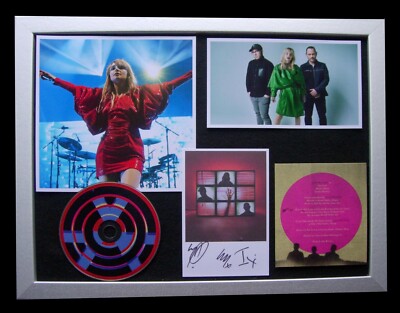 CHVRCHES+SIGNED+FRAMED+BONES OF WHAT YOU BELIEVE=100% GENUINE+EXPRESS WORLD SHIP