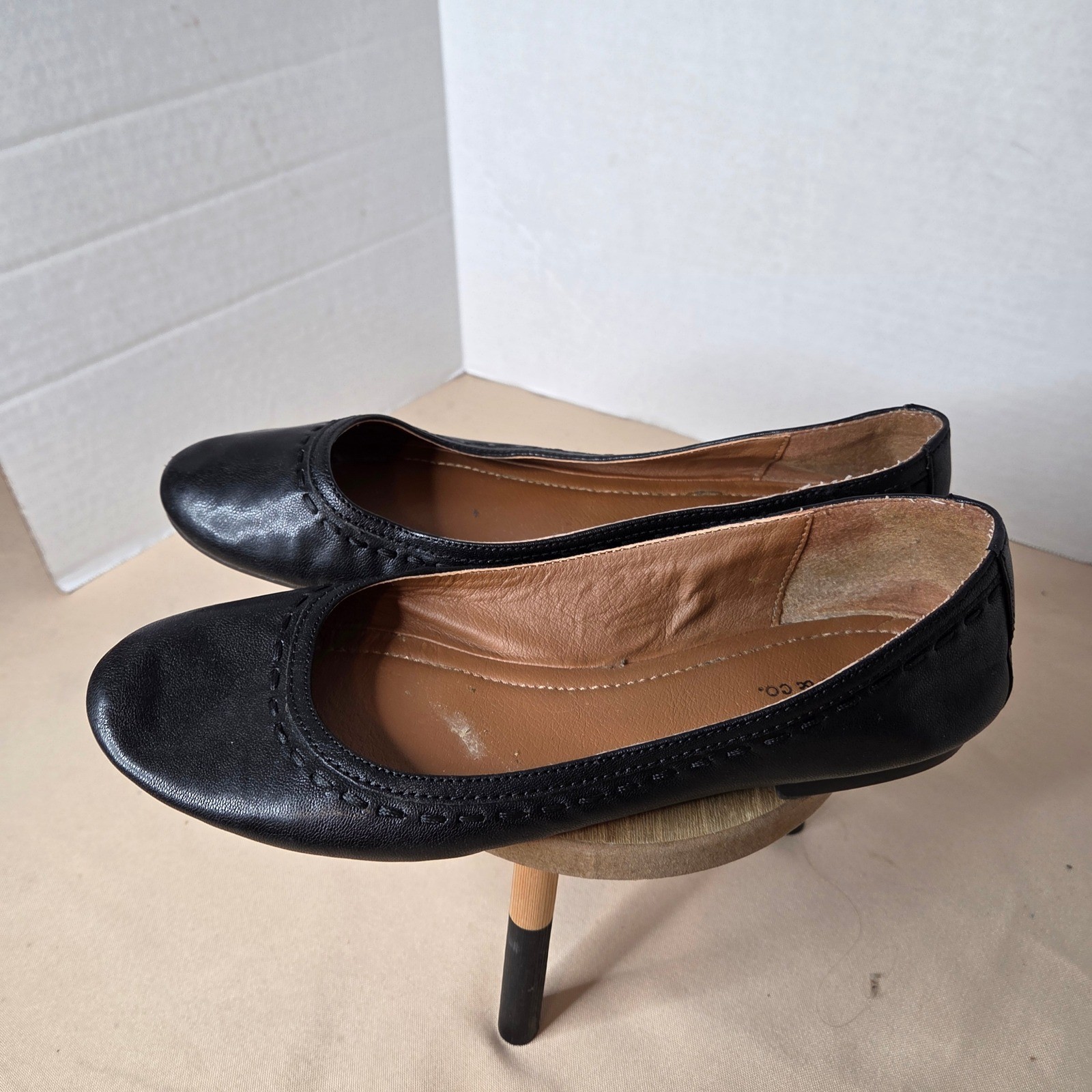 Frye & Co Womens Black Leather Whipstitch Round Toe Ballet Flats Shoes Size 8.5