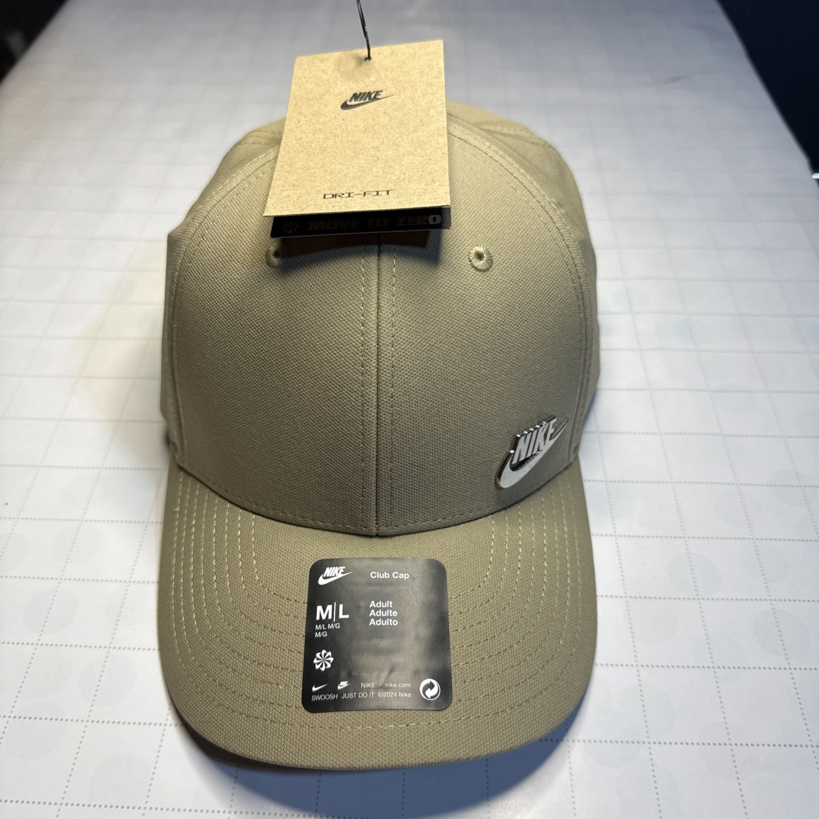 Nike Dri Fit Club Cap Structured Metal Swoosh Strapback Hat Beige FB5371-247 M/L