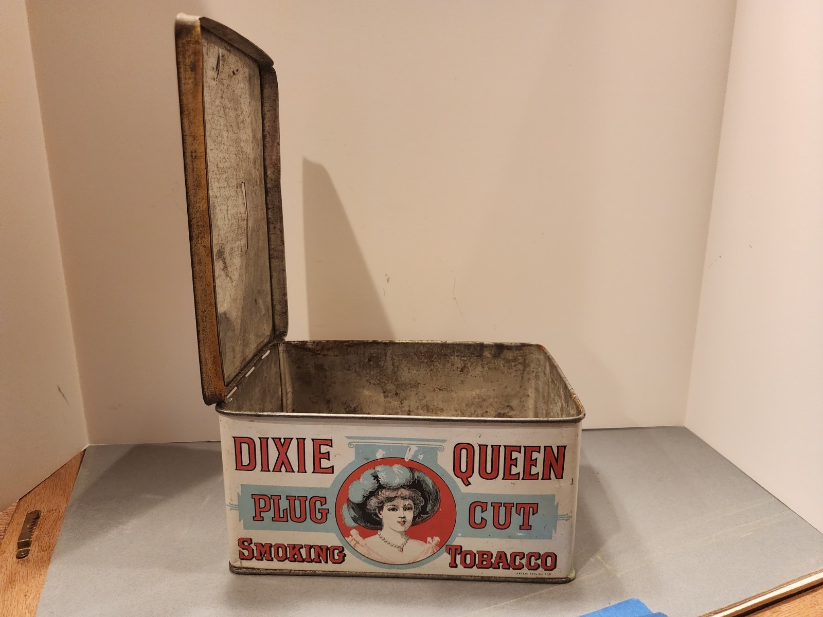 VTG ADVERTISING EMPTY DIXIE QUEEN LUNCH PAIL STYLE TOBACCO TIN NO HANDLE