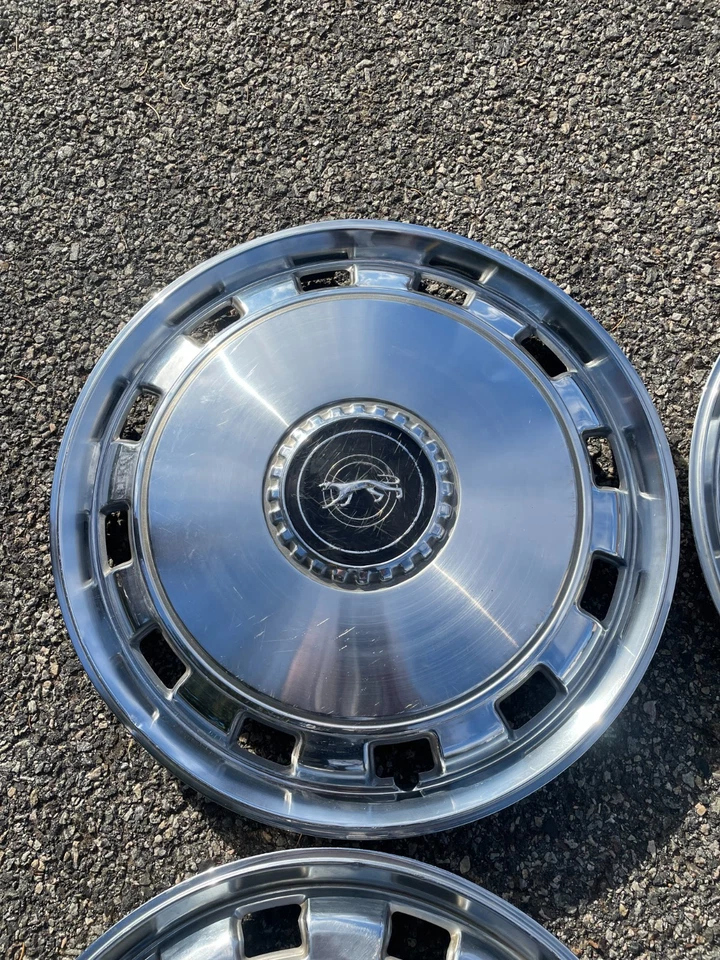 Tapacubos de 15 pulgadas Mercury Cougar 1977 a 1979 de fábrica cubiertas de rueda Foto 3 de 4