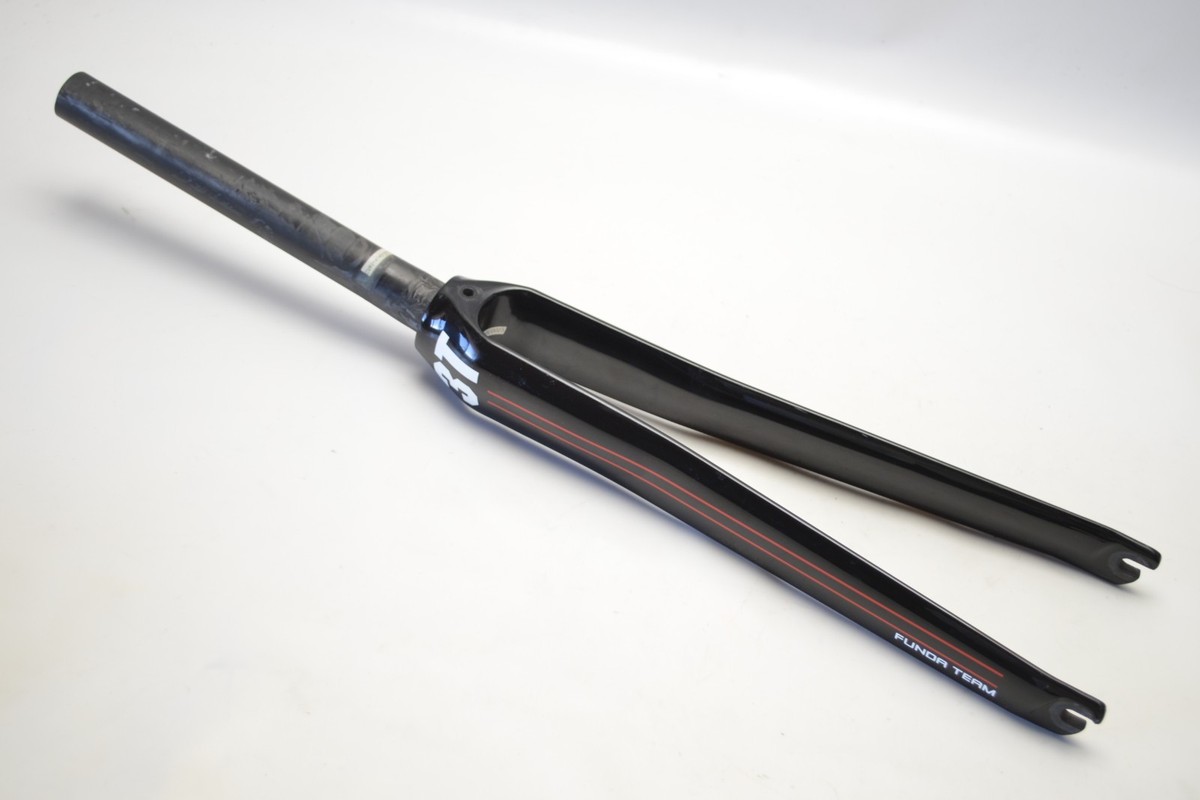 パーツ 3T FUNDA TEAM STEALTH 700C Rake 43 1-1/8 3T FUNDA TEAM FULL CARBON RACE BICYCLE 700c WHEEL 1 1/8 FORK 240