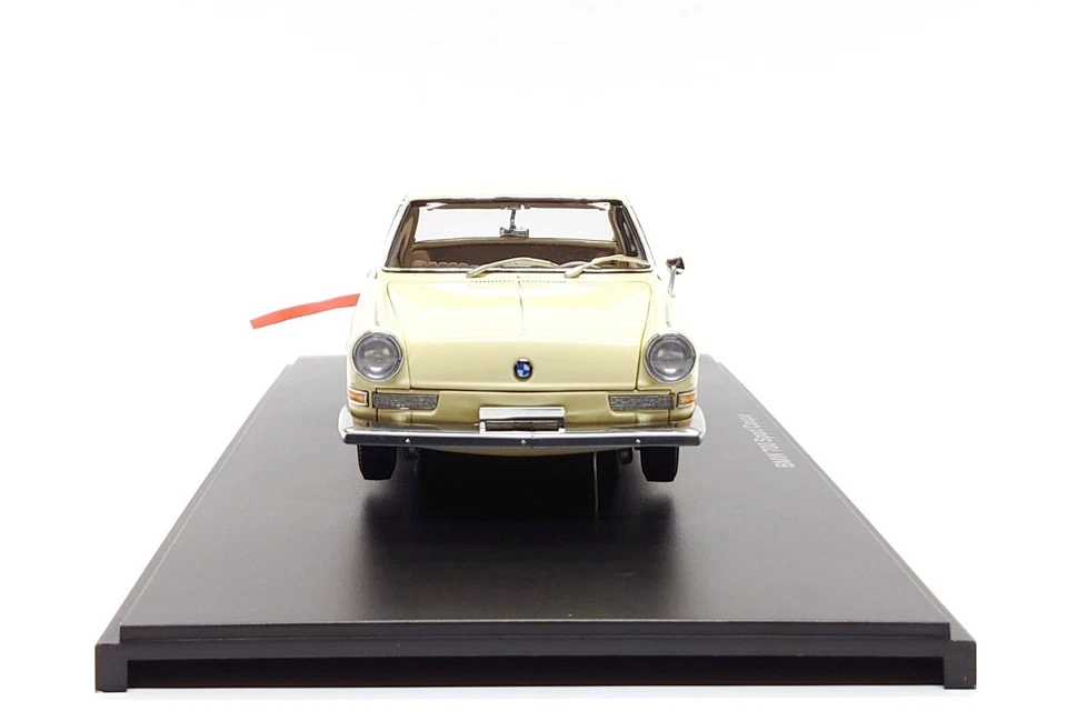 AUTOart 1: 18 宝马 700 Sport Coupe 奶油色米色 — 第 2/4 张图片