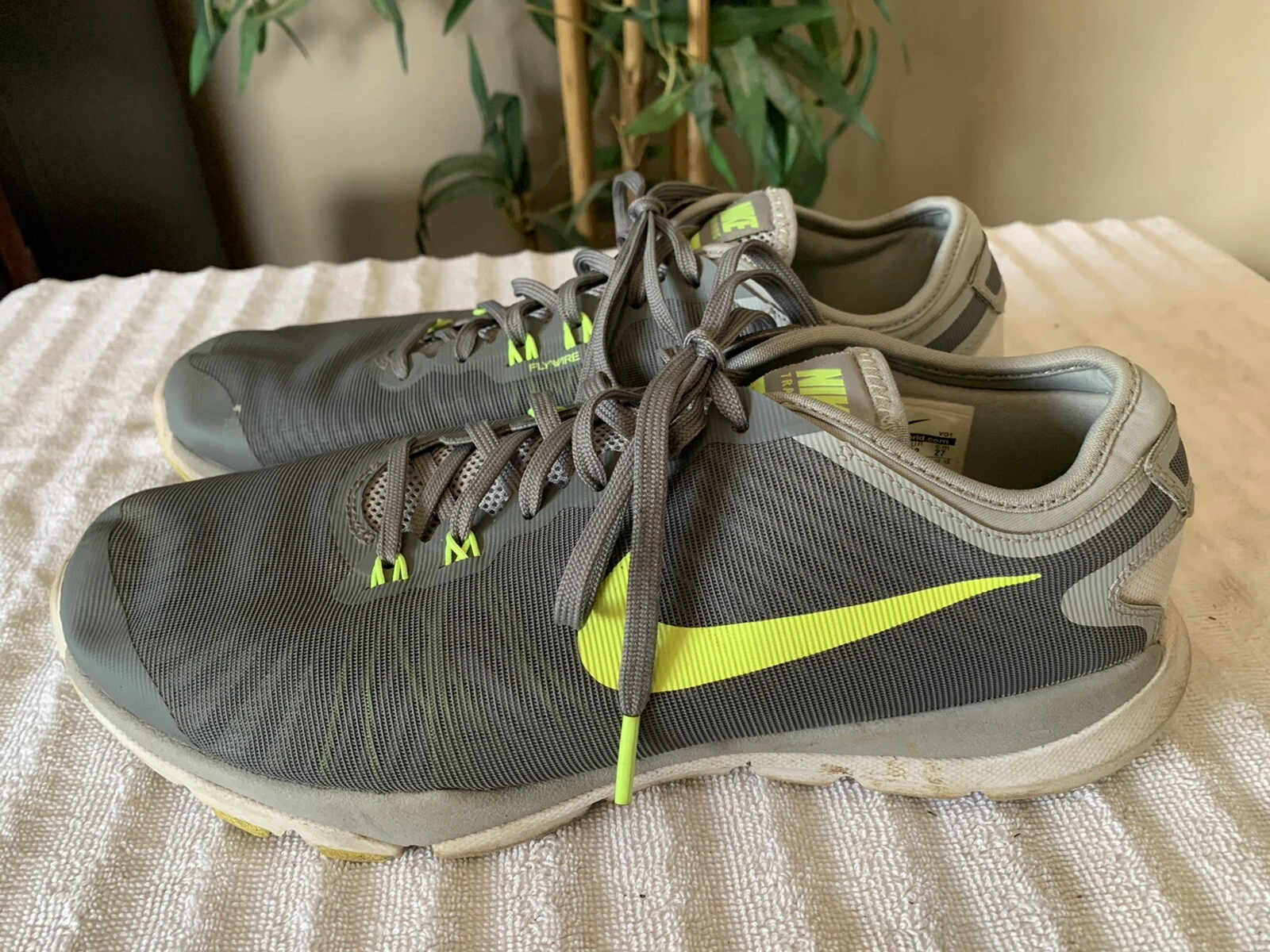 Chaussures de course Nike Training Flex Supreme 4 Flywire gris/jaune homme 10