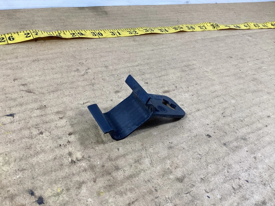 2008 - 2010 BMW M3 ENGINE FILLER PIPE BRACKET 8042867 OEM . - Image 2 of 4