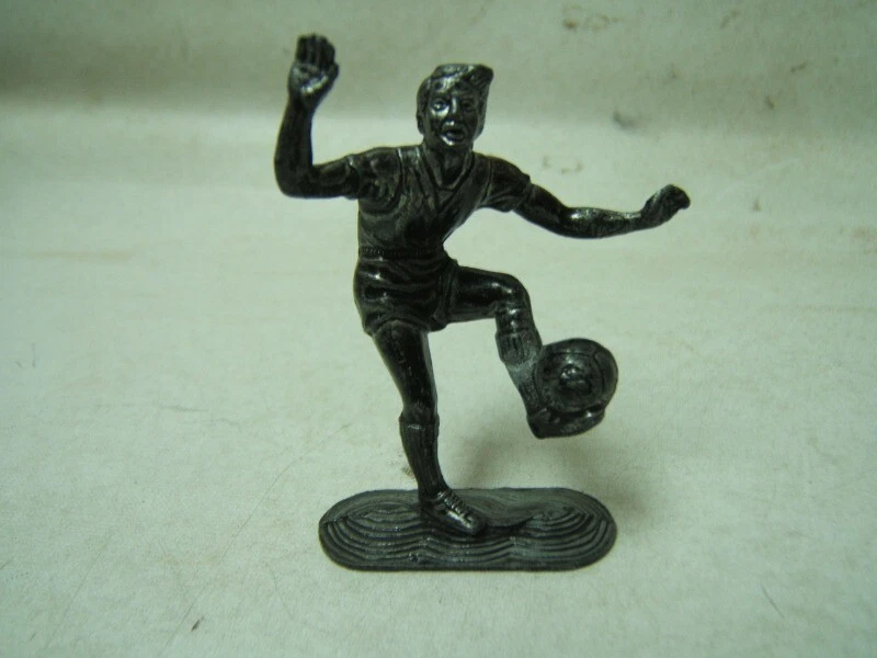 Metallions Metal Cast Athletes Weight Lifter and Soccer Player Lot of 2 Hubley - Image 3 of 4