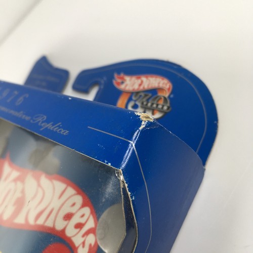 Hot Wheels Flying Colors 30th Anniversary 1976 Replica Corvette Stingray #18865 - Picture 11 of 13
