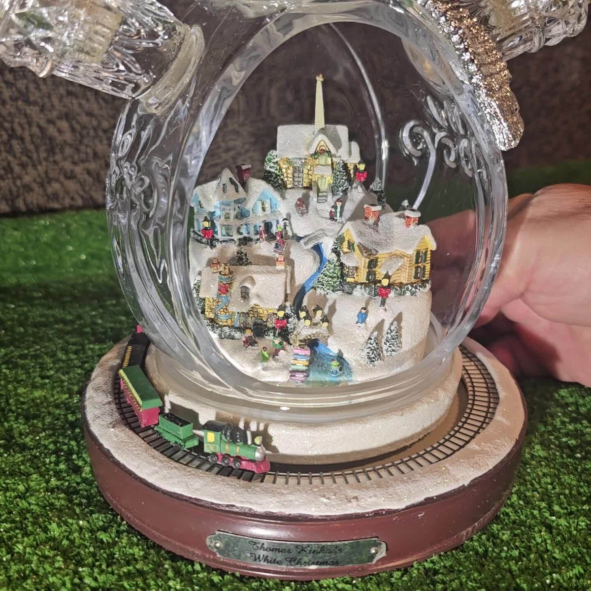 Thomas Kinkade Masterpiece Edition White Christmas Snowman Motion