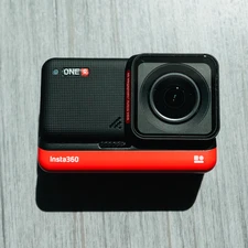 Insta360 ONE R 4K wide angle action camera - with extra battery, SD card, cage