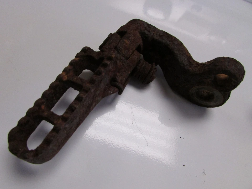 1985 Suzuki DR100 ножные колышки правая левая подножка DR 100 - Изображение 3 из 4