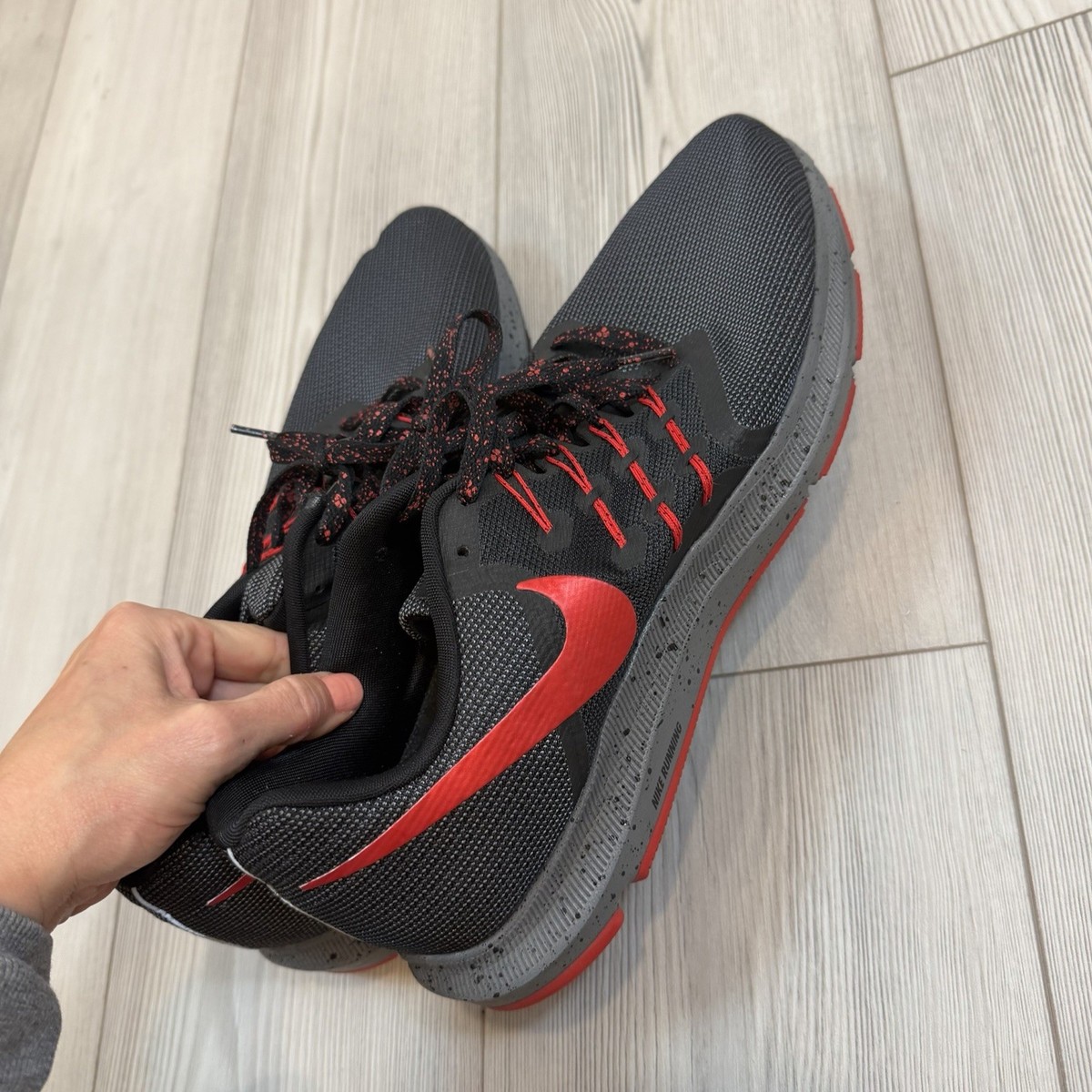 Nike Run Swift AR1945 001 Black Red Speckled Laces Size 13  display picture 3