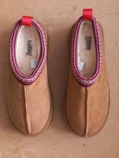 UGG TAZZ PLATFORM SLIPPERS IN CHESTNUT SUEDE WITH RED TASMAN BRAID UK 6.5 EU 41