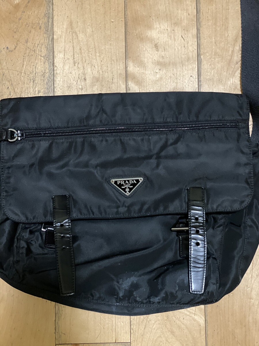Prada Handbag Black Nylon/Leather Medium Messenger Shoulder Prada Handbag Black Nylon/Leather Medium Messenger Shoulder