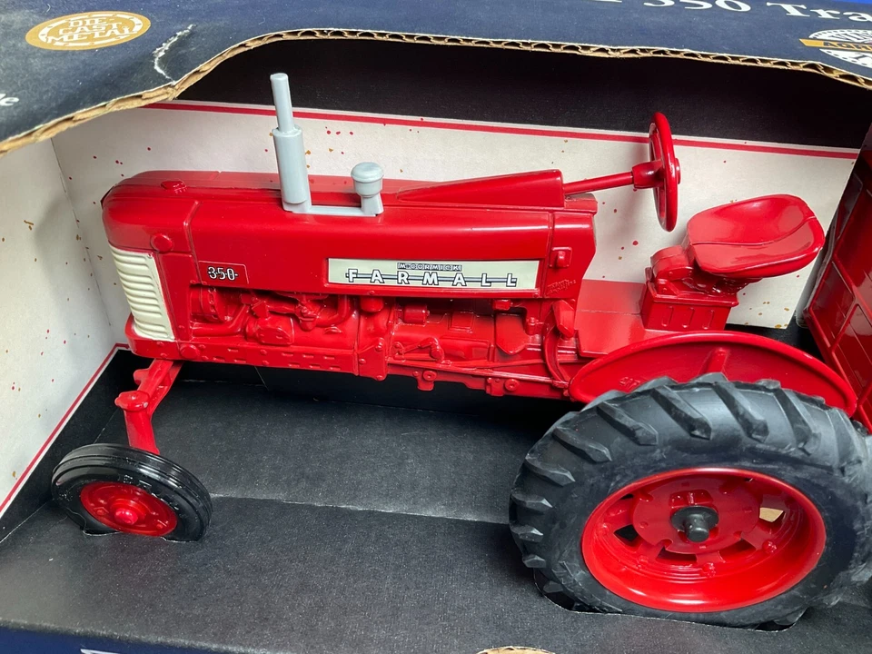 Vintage ERTL 1993 Mccormick Farmall 350 Tractor w/ Wagon, #4606, 1/16 Scale, NIB - Image 3 of 4