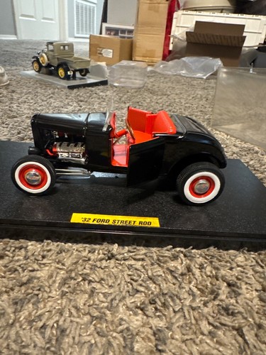 FORD 1932 STREET ROD 1/18 ERTL AMERICAN MUSCLE 7851 voiture miniature