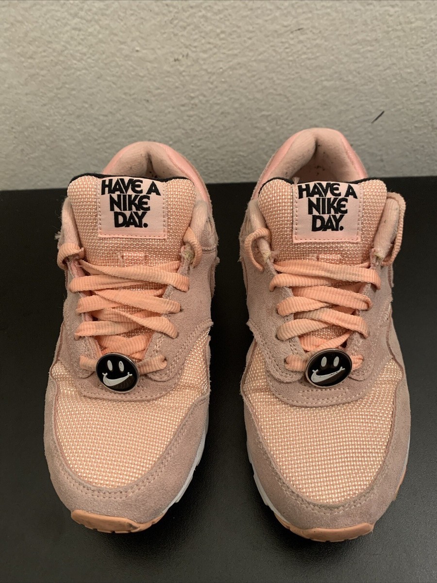 have a nike day air max 90 pink