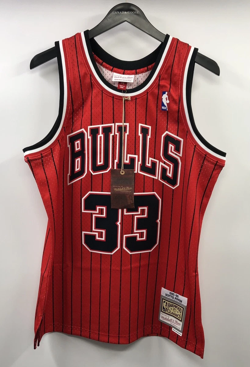 Men's Chicago Bulls Scottie Pippen adidas Black Hardwood Classics Swingman  Jersey