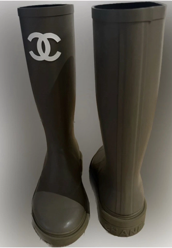 Chanel REV Green White Caoutchouc CC Logo High Pull On Rubber Rain Boots 37.5 - Image 2 of 4
