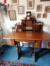 Altes Gestellt für Nähmaschine SINGER, Blatt 120 X 60