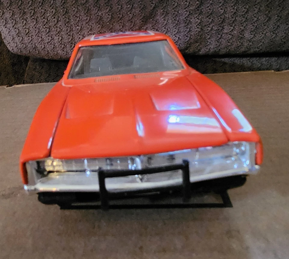 Dukes of Hazzard General Lee 1:24 Scale ERTL - Image 2 of 4